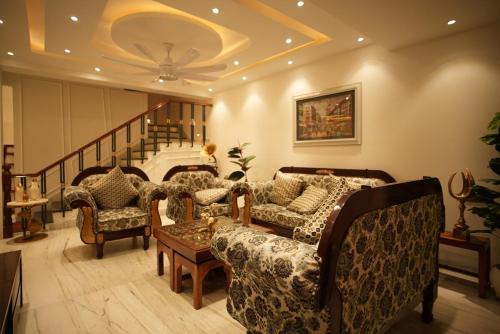 Gurugram Villa | The Ivory Mansion Ultra Luxury 4BR Villa with Rooftop Jacuzzi & Party lounge
