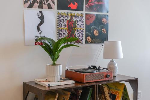 Lidcombe Apartment | The Manhattan Record Room Olympic Park