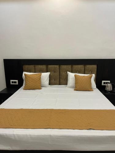Faizabad Hotel | The Mehrotra Resort ,Near Ram Temple