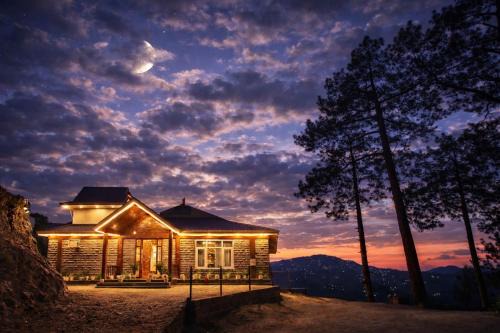 Kumharsain Hotel | The Morel House - A Forest Retreat