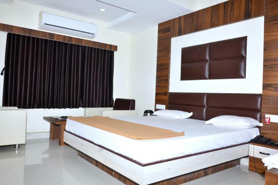 Mahesana Hotel | The New Holiday II