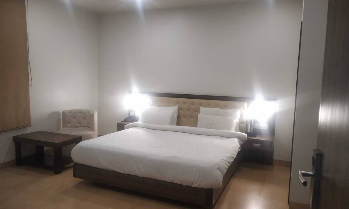 Jhotwara Hotel | The Palm Hotel & Restaurant