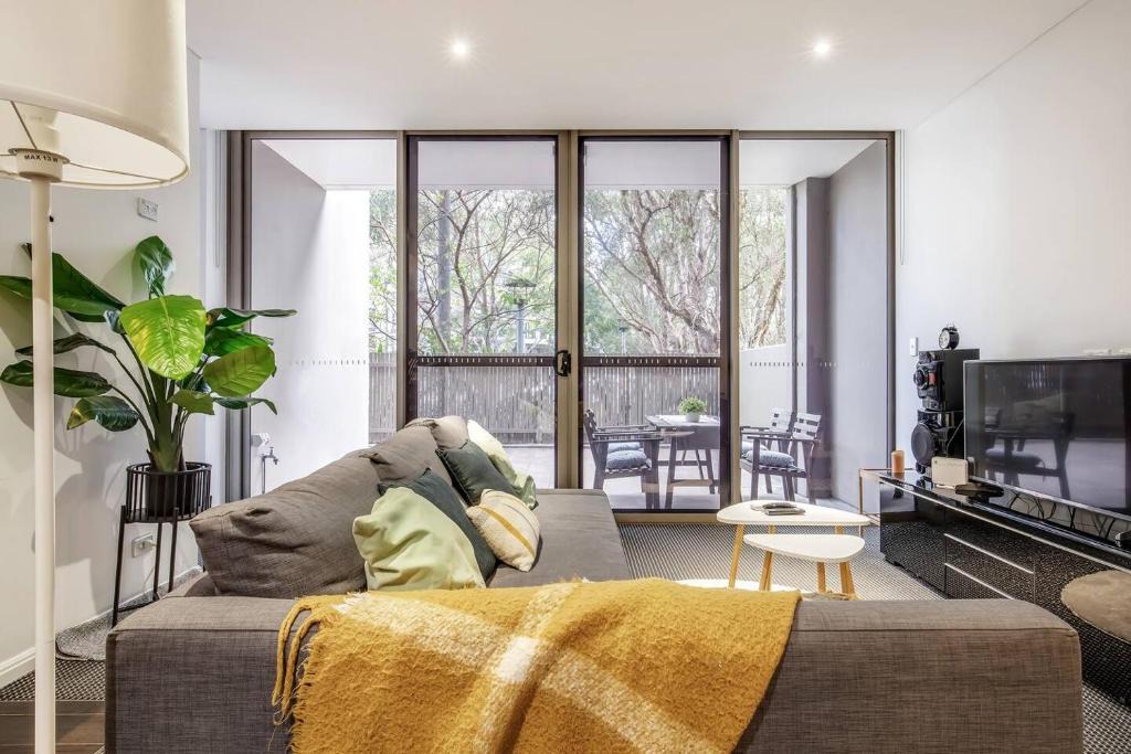 Zetland Apartment | 'The Patio' Live like a Local in Spacious Comfort