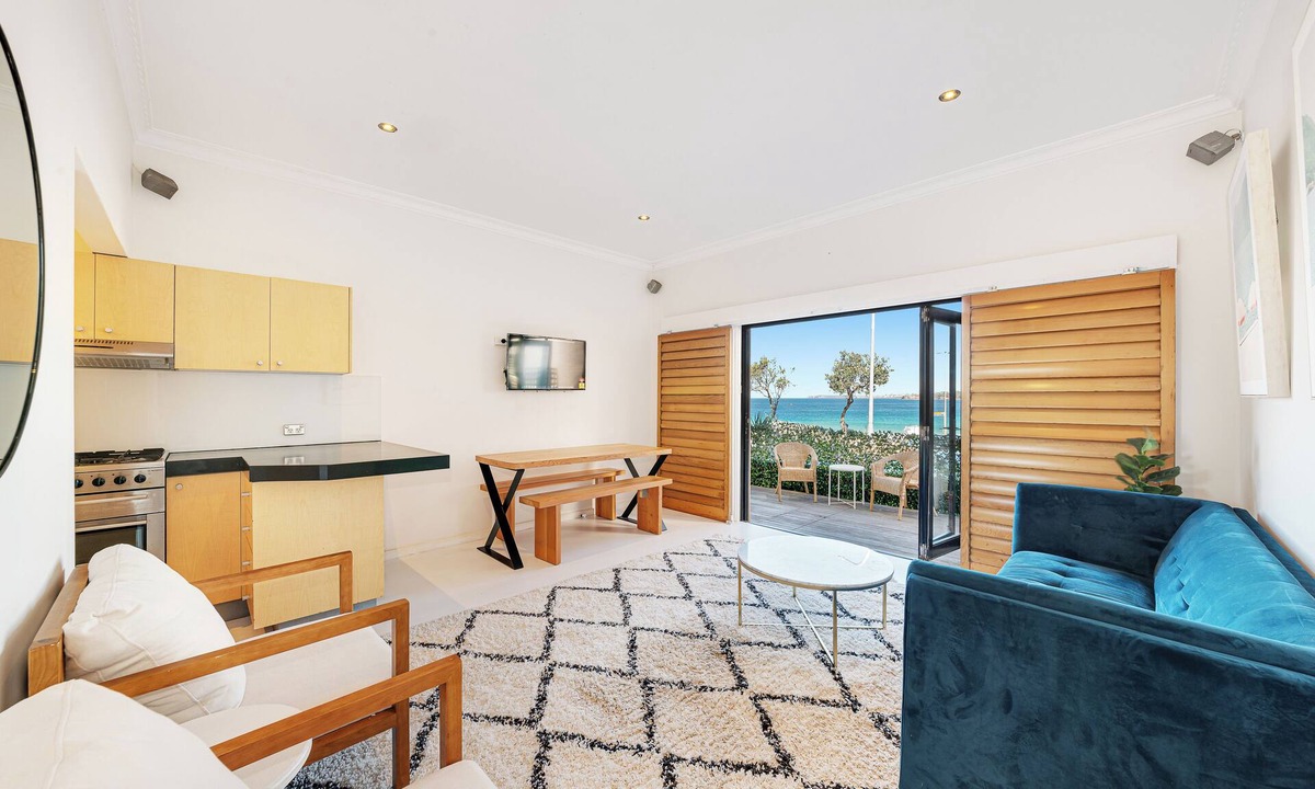 Bondi Beach Apartment | The Retreat: Beachfront View + Offstreet parking