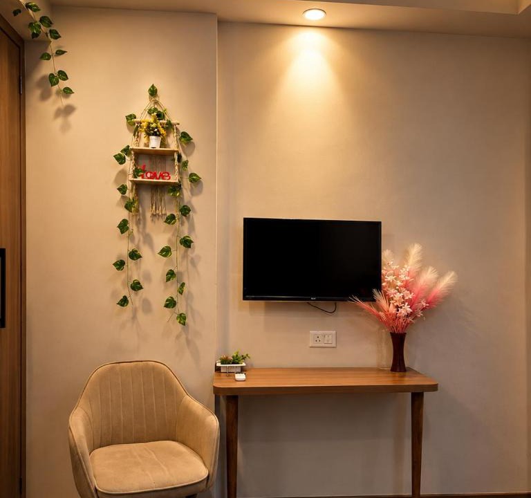 Greater Noida Bed & Breakfast | The Sky Cabin