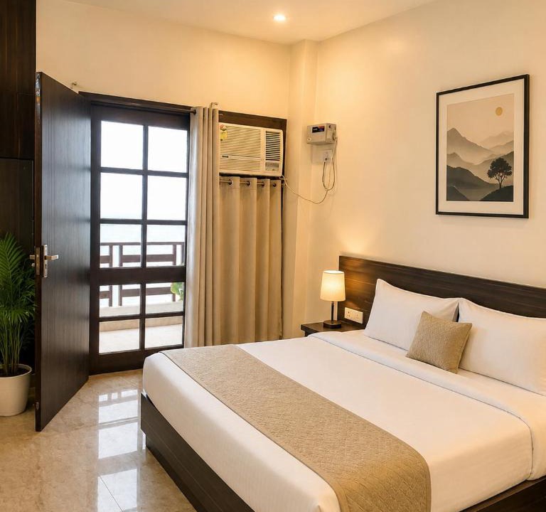 Sector 39 House | "The White Casa"- Sector 39 Near Medanta Medicity