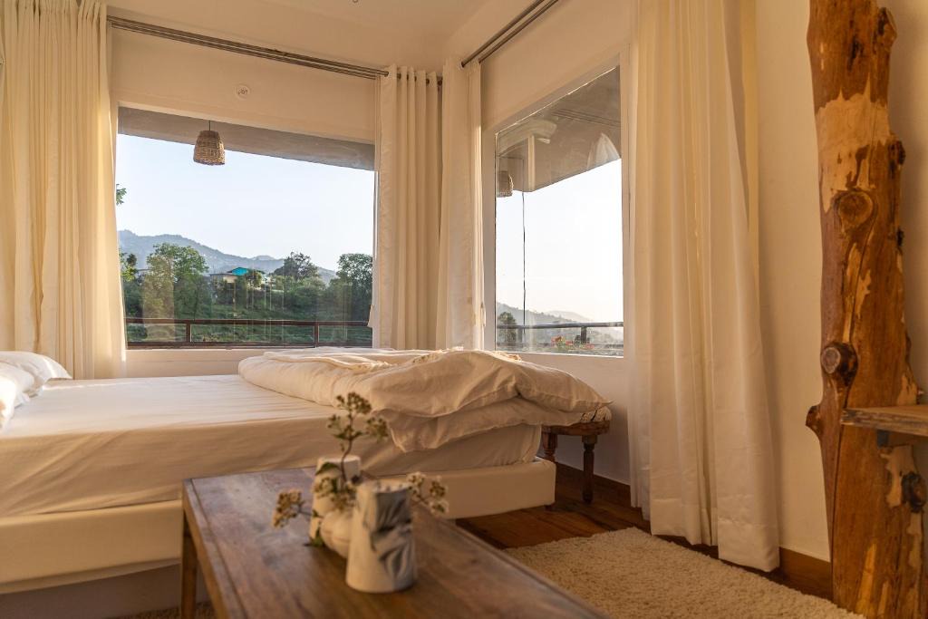 Kaul Hotel | THHPSOCIETY - Exstacy stays & cafe - Your Romantic & Cozy Getaway - Mountain view , Hot tub , Parking - MUKTESHWAR