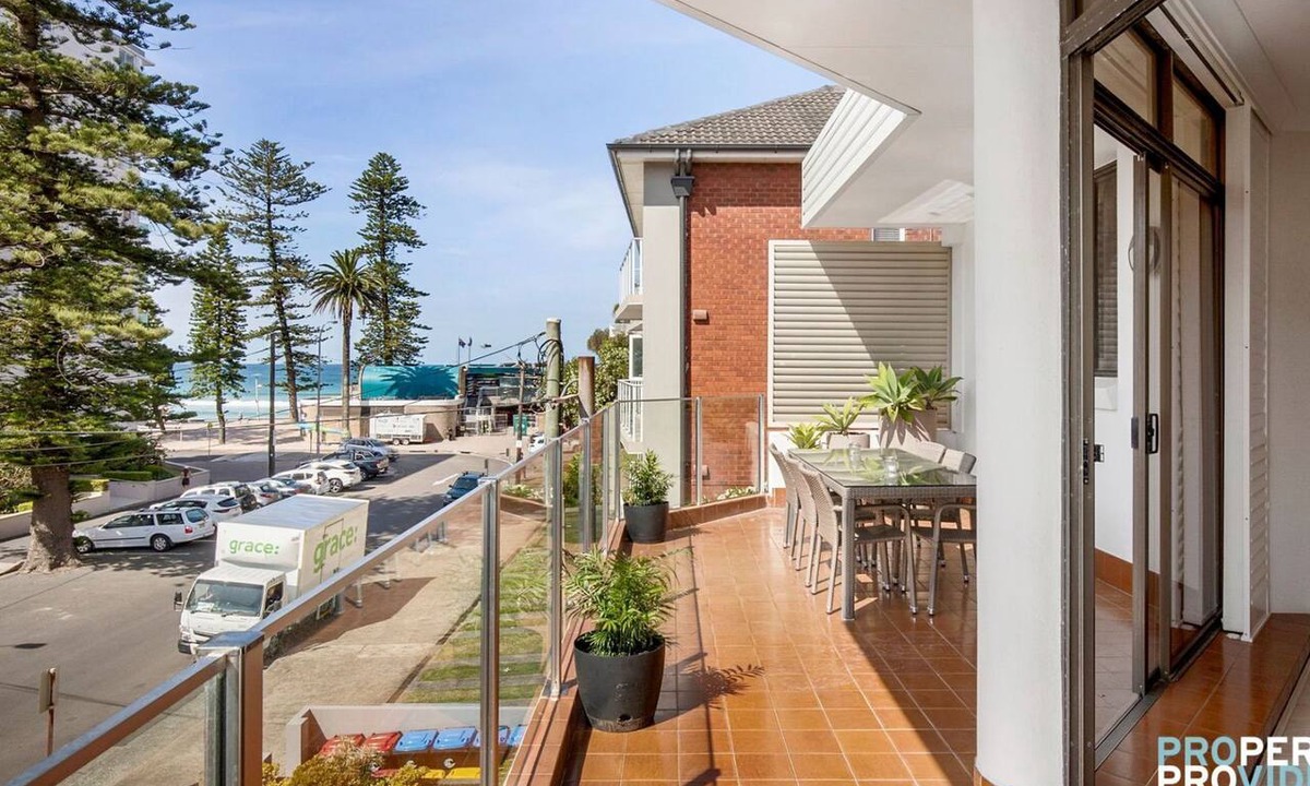 Manly Apartment | Top Floor 3 Bedroom Apartment - 50m to sand + parking