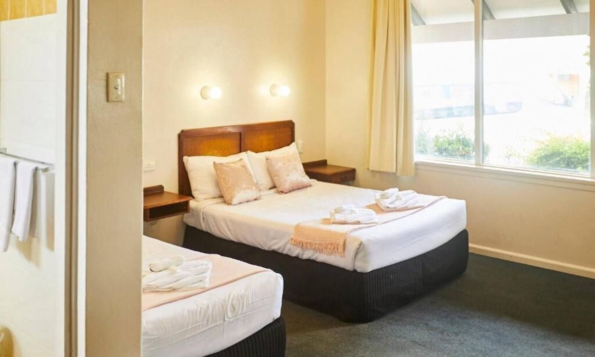 Strathfield Hotel | Town & Country Motel