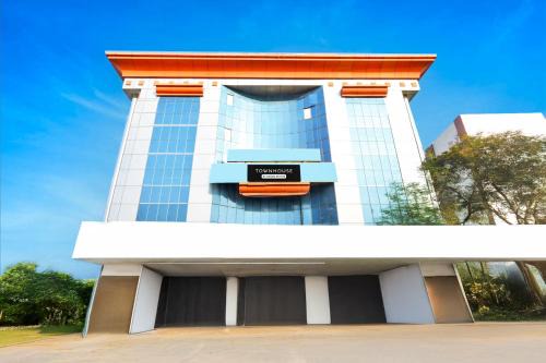 Ameerpet Hotel | Townhouse Ameerpet Balkampet Road