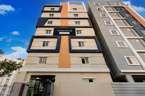 Nanakram Guda Hotel | Townhouse Financial District Circle Hyderabad