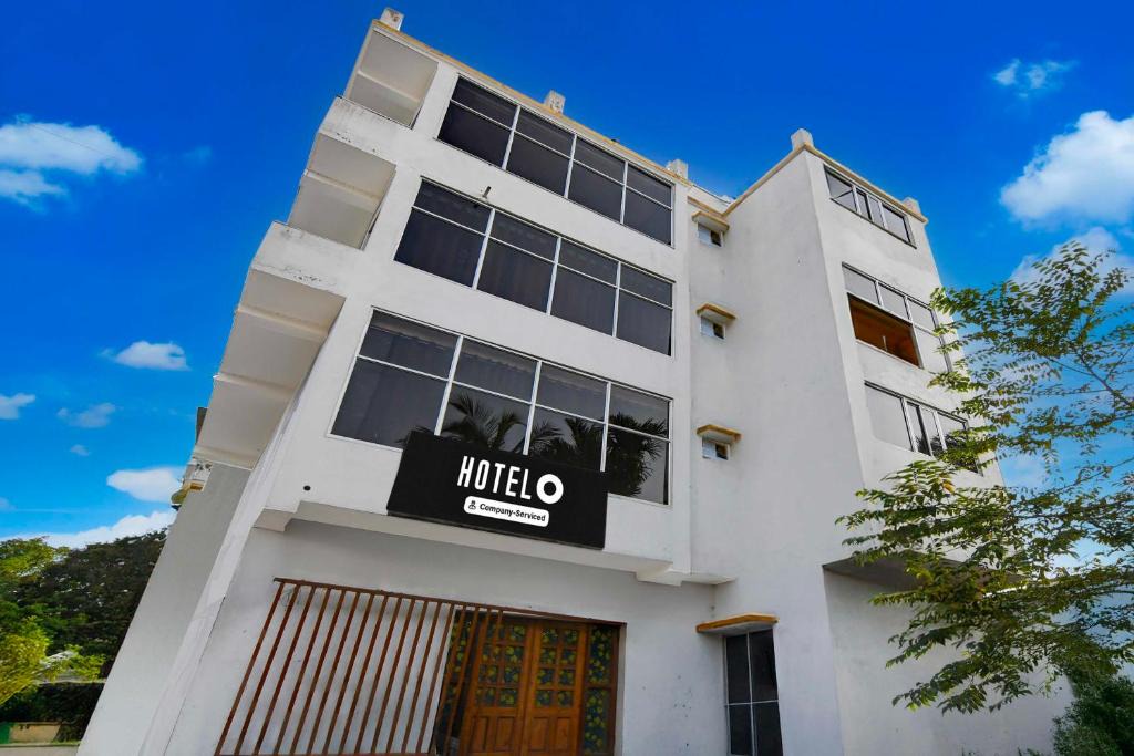 Shibpur Hotel | Townhouse Kolkata Padmapukur Lake