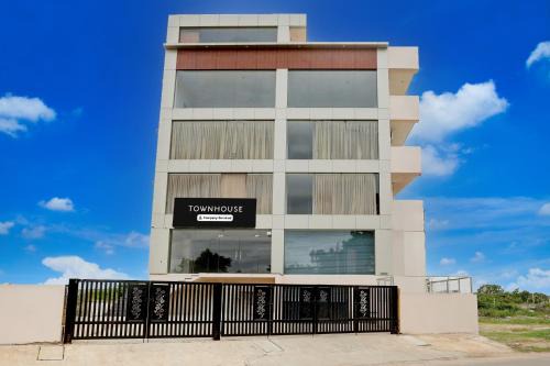Bengaluru Hotel | Townhouse Maralkunte near Shree Kateramma Temple
