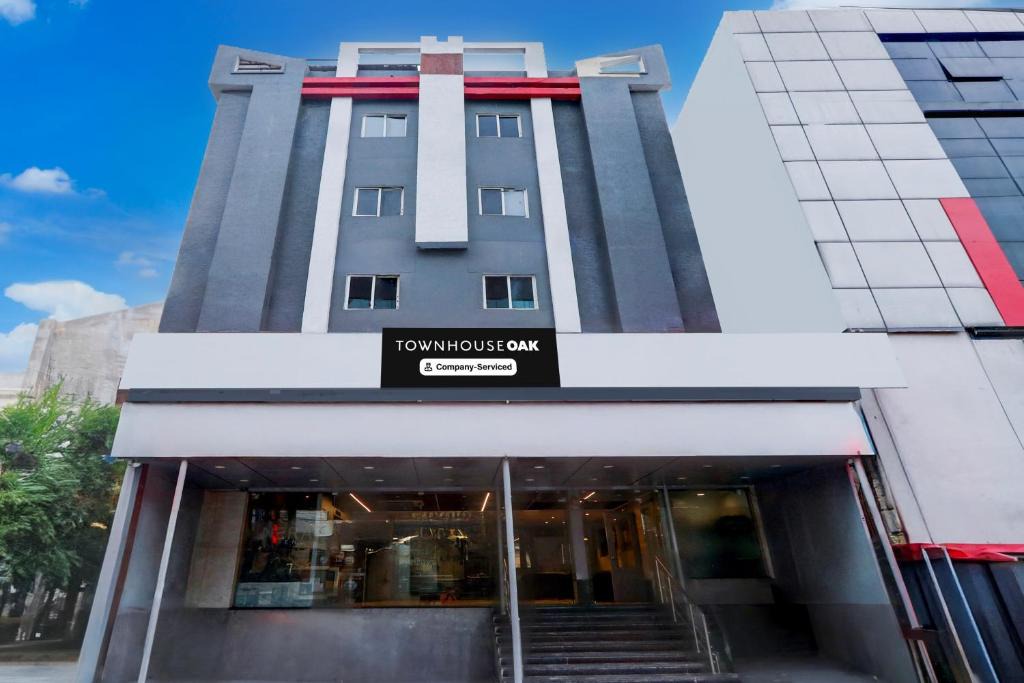 HITEC City Hotel | Townhouse Oak Madhapur Nera Regency