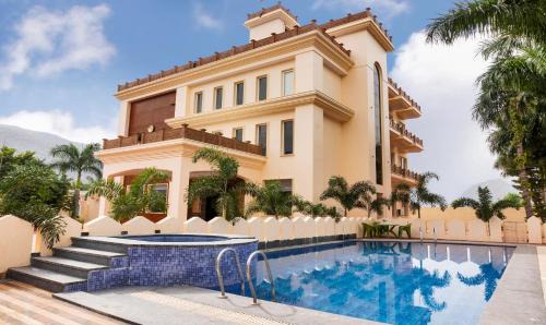 Pushkar Hotel | Treebo Premium Royal Amar With Mountain View and Swimming Pool