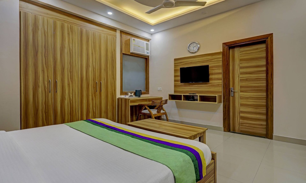 Noida Hotel | Treebo Primeone