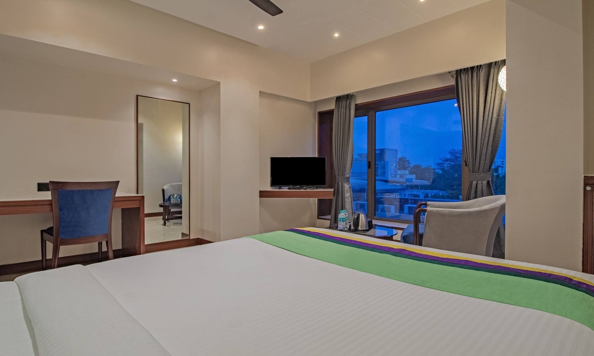 Pune Hotel | Treebo Regency - Bund Garden, Dhole Patil Road