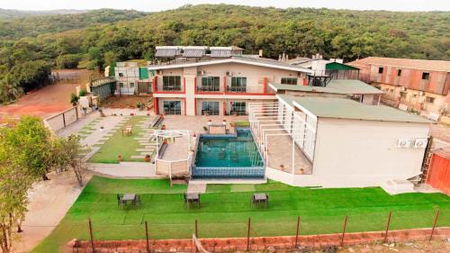 Mahabaleshwar Hotel | Treebo Winter Town Venna Lake with Swimming Pool