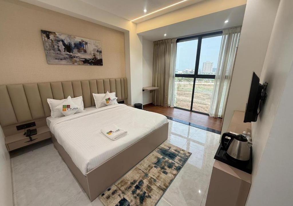 Hinjawadi Hotel | TTURA Kitchen Bar Rooftop & Rooms Pune