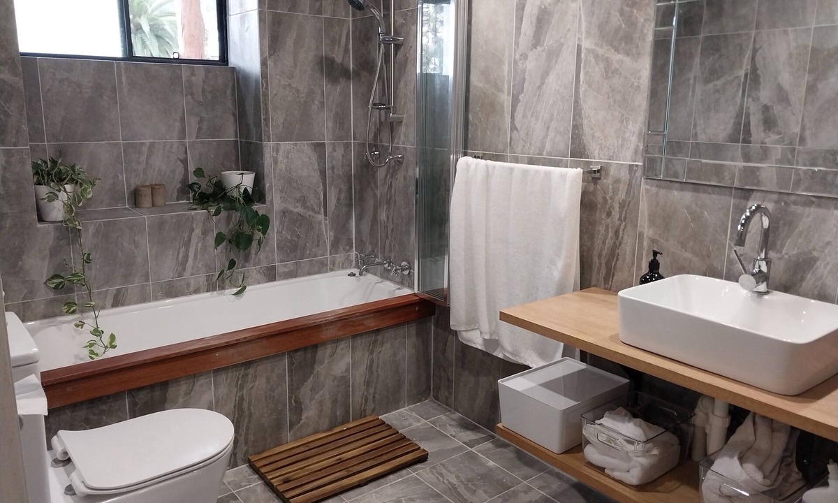 North Gosford Apartment | Urban Mini-Farm 2bm, 1 bath, kitchen, laundry, and dining.