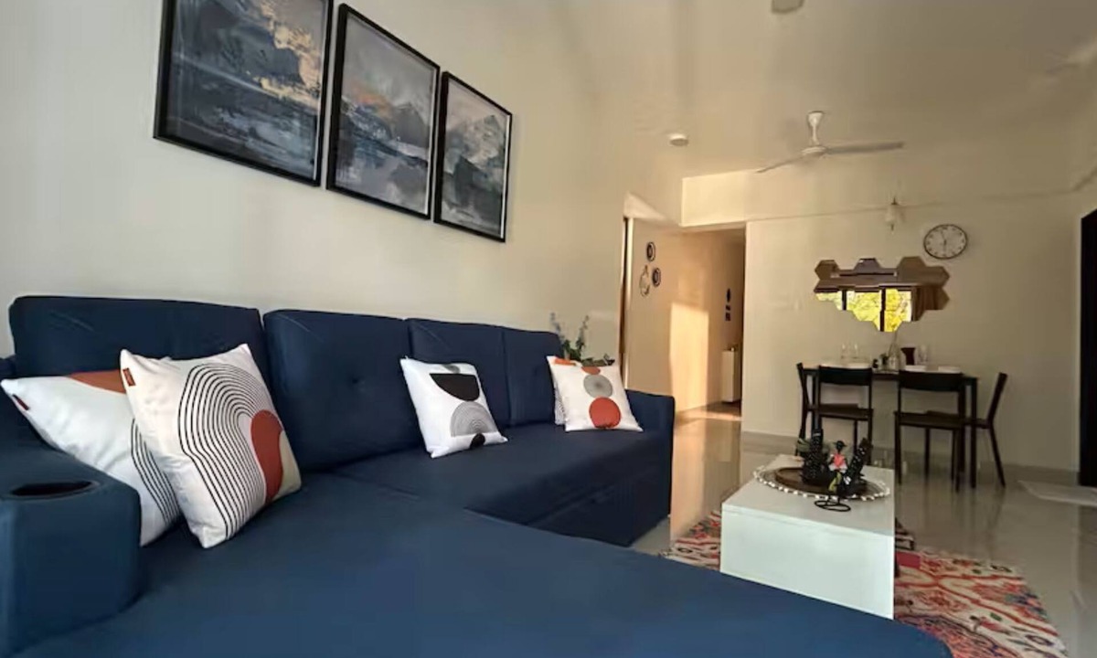 Santacruz Apartment | URBAN PAUSE, 2BHK Apt near BKC,airport&NMACC