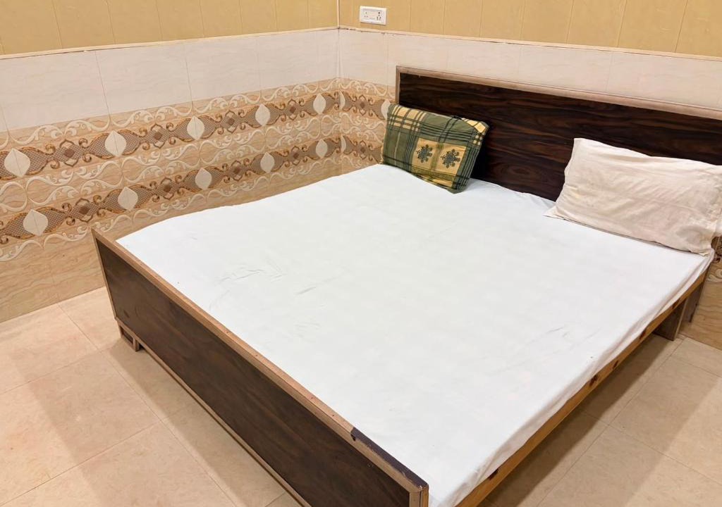 Ayodhya House | Usha Atithi Niwas Near By Jain Mandir Walking Distance Shree Ram Mandir 150mtr