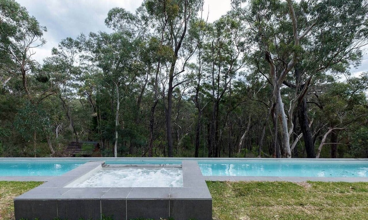 Yerrinbool House | Valencia. Relax, Swim & Spa.