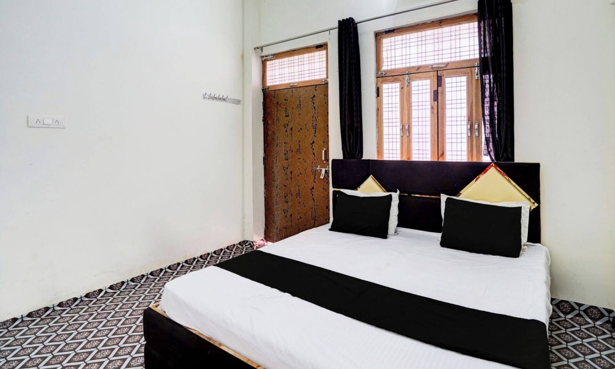 Pukhrayan Hotel | Vasundhara Garden