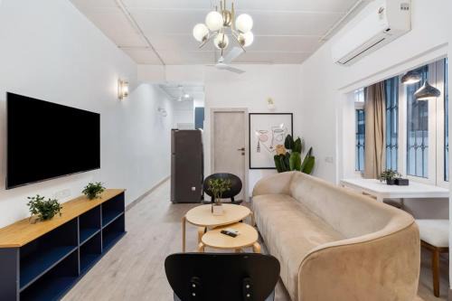 Pali Hill Apartment | Vera Modern 1BHK in Khar W by SquareOne Stays