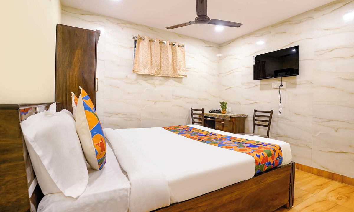 Goregaon West Hotel | Via Metro Galaxy Inn