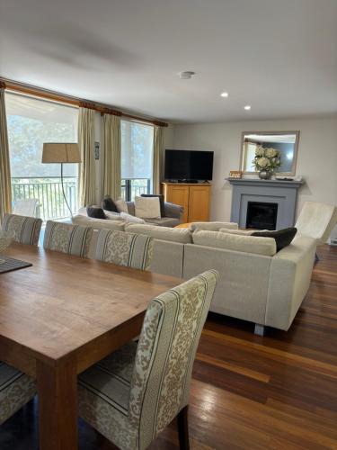 Pokolbin Apartment | VILLA DION - 3 Bedrooms situated in Cypress Lakes Resort