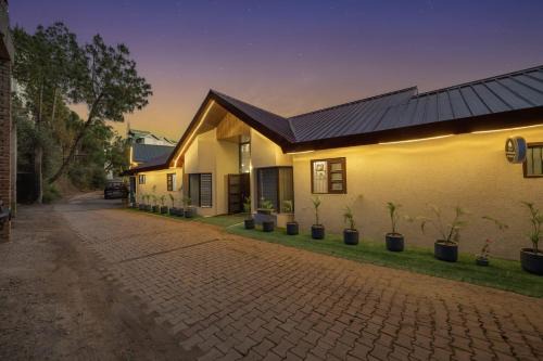 Barog Villa | Villa Harrington