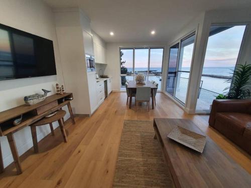 Shellharbour House | Wake up to the ocean at LegaSea