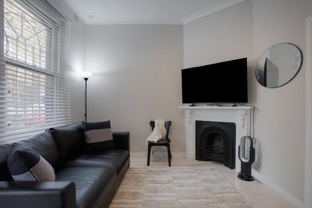 Woolloomooloo Apartment | Walk to Art Gallery of NSW, Botanical Gardens or CBD