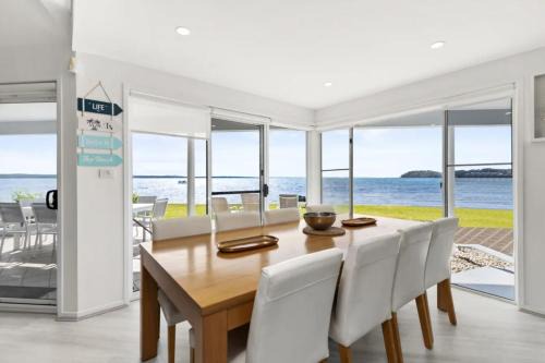 Salamander Bay House | Waterfront Wonderland 41 Foreshore Dr stunning house with a lift linen Wi Fi and ducted air conditioning