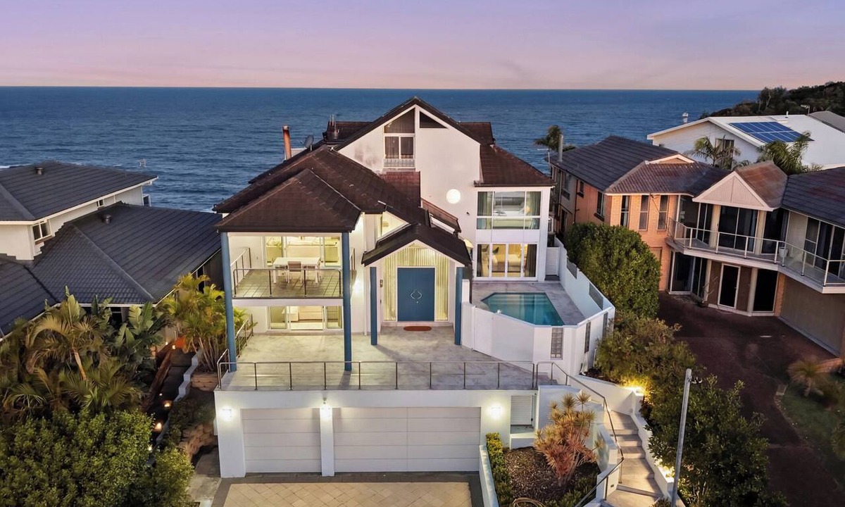 Forresters Beach House | WAVE WATCHER - New Listing, Beach Front, Pool