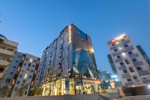 Gachibowli Hotel | Wild Warriors by Wild wings
