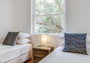 Art Deco 2-Bed Close to City and Harbour
