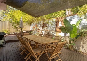 Birdsong @ Smiths Lake is the ideal setting to relax in this home-away-from-home amongst the chantin