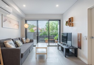 BRAND NEW! 1BR + Study Apt in Homebush Sleeps 5