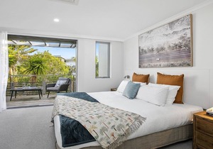 Bright and Beautiful Apt - Magenta Shores easy access to beach, pools and restaurants