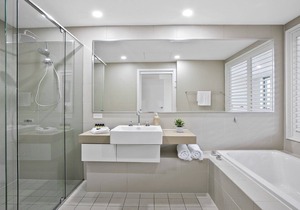 Bright and Beautiful Apt - Magenta Shores easy access to beach, pools and restaurants