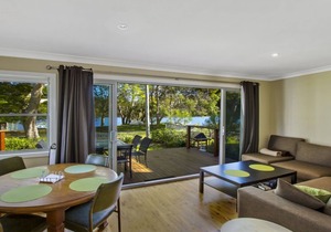 PATONGA SUNSET - WATERFRONT HOLIDAY HOUSE