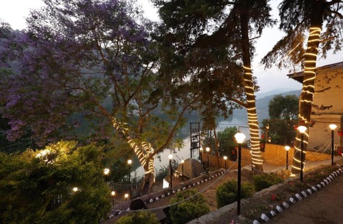 Bhimtal Hotel | लेक एंड वुड्स