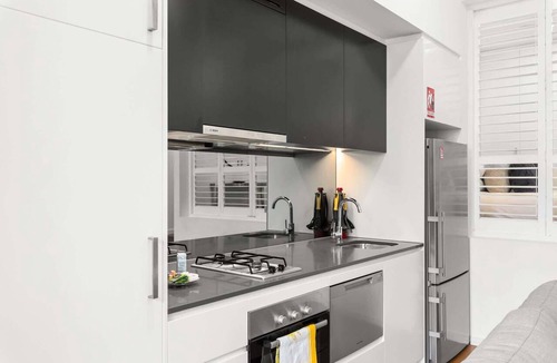 Kensington Apartment | 1-Bed Unit with Alfresco Dining and BBQ