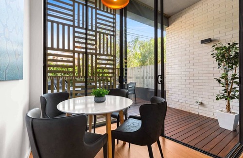 Kensington Apartment | 1-Bed Unit with Alfresco Dining and BBQ