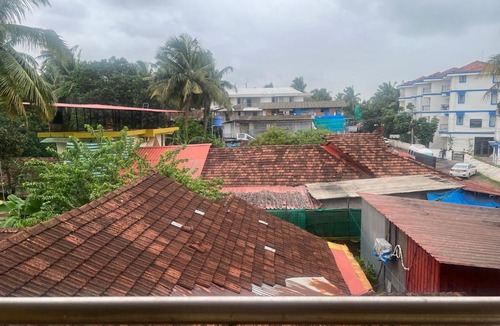 Benaulim Apartment | 1 Bhk luxurious Spacious Stay Nr Benalium beach With 3 Balconies and Reserve Parking with Private Entry