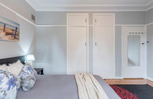 Carramar House | 1 Private Queen room in Carramar 1 Minute Walk To Station