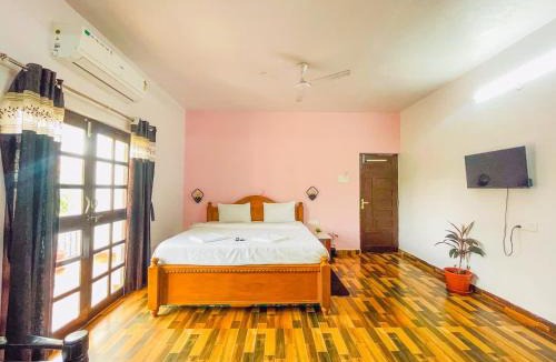 Gauravaddo House | 10 BR spacious luxury stay at Candolim with pool