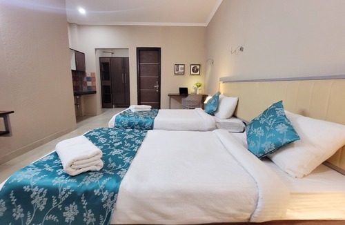 Sector 40 Hotel | 1047 Vamsor heights